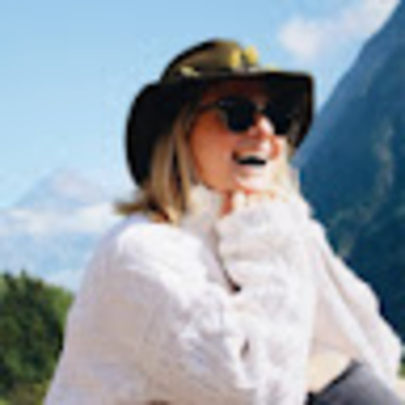 Meet your Posher, Jessica - Picture 1 of 1